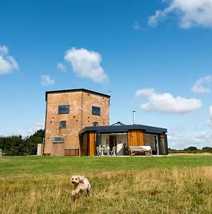 The Hexagon, Wow What A Location, Views Over The Essex Marshes And Sea West Mersea Exterior photo
