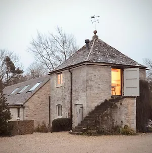 High Cogges Farm Holiday Cottages - The Granary Witney Exterior photo