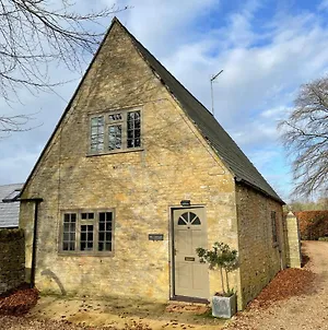 Oma'S Cottage Moreton-in-Marsh Exterior photo