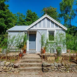 Tin Cabin In Peaceful Angus Glen Villa Glenogil Exterior photo