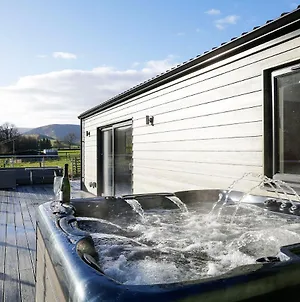 Castlehill Cabin With A Hot Tub Villa Peebles Exterior photo