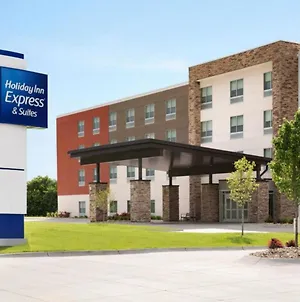 Holiday Inn Express & Suites - Tomah, An Ihg Hotel Exterior photo