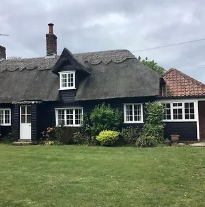Thatched Cottage Wix Exterior photo