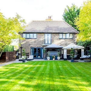 Gatsby Villa With Large Garden And Fancy Hot Tub Chislehurst Exterior photo