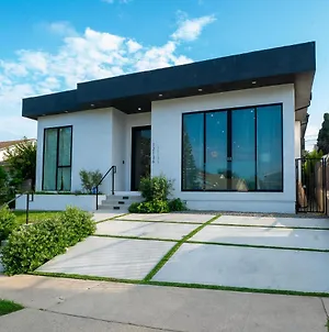 Radiant Award Winning Designer Home In La Los Angeles Exterior photo