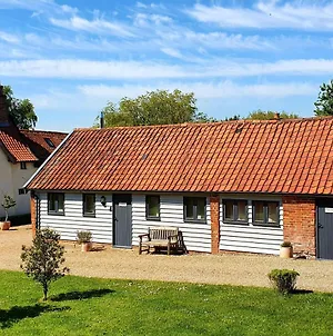 The Nook Villa Chediston Exterior photo