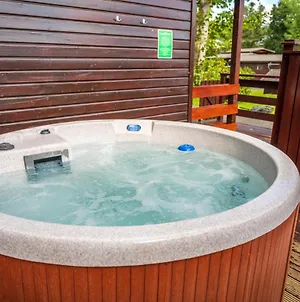 Birch Lodge 13 With Hot Tub Newton Stewart Exterior photo