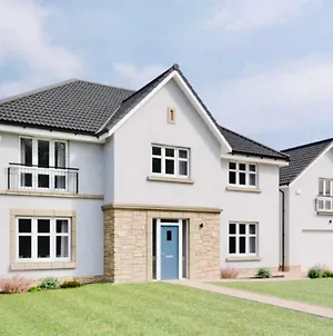 Glasgow Central Luxurious Villa - Spacious And Contemporary. 13 Mins Drv To Glasgow City Centre. 6 Bedrooms, 5 Bathrooms, Double Garage, E Car Charging, Huge Garden. Excellent Location, Golf Course Minutes Away. Corporate Clients Welcome! Newton Mearns Exterior photo
