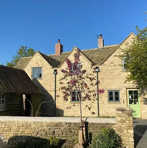 High Cogges Farm Holiday Cottages Witney Exterior photo