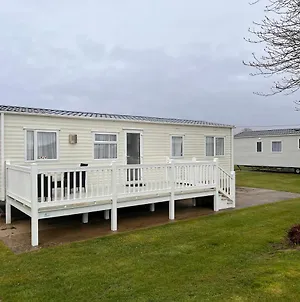 Home By The Sea, Hoburne Naish Resort, Sleeps 4, On Site Leisure Complex Available Milford on Sea Exterior photo