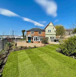 Cosy Coastal 2-Bedroom Cottage With Hot Tub And Log Burner West Mersea Exterior photo