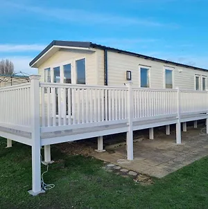 Great 8 Berth Caravan With Decking At Valley Farm, Ref 46238Pl Great Clacton Exterior photo