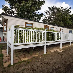 6 Berth Caravan With Decking Nearby Clacton-On-Sea Ref 46128V Great Clacton Exterior photo