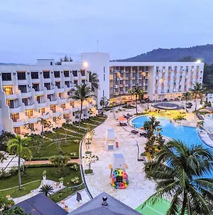 Harris Resort Batam Waterfront Sekupang Exterior photo