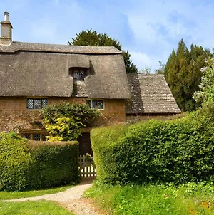 Thatch On The Green Great Tew Exterior photo