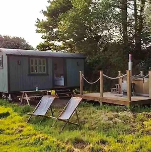 Kenny'S Hut Villa Cowfold Exterior photo