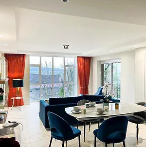 Modern Luxurious Apartment W/ Patio Balcony & View Jordanstown Exterior photo