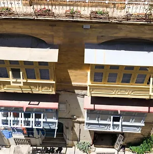 Stylish Spacious Valletta 2 Bedrooom City Centre Apartment With Terrace Exterior photo