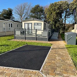 Emma'S Pad At Hoburne Naish - New Forest - Wheel Chair Accessible With Wetroom And Ramp Highcliffe Exterior photo