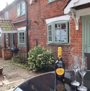 Cherry Tree Cottage Close To Belvoir Castle. Sleeps 6. Dogs V Welcome. Redmile Exterior photo