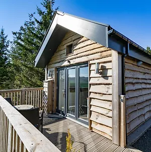 Hedgehog Lodge With Hot Tub Cupar Exterior photo