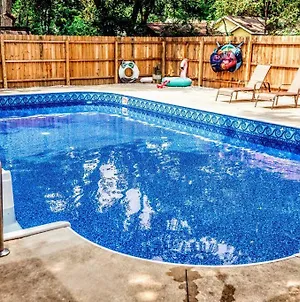 Private Oasis Hot Tub Huge Pool 10 Min To Downtown Villa Kentwood Exterior photo