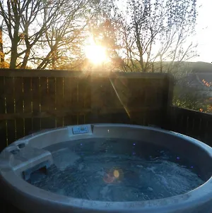Silver Birch Lodge With Hot Tub Cupar Exterior photo