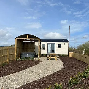 Redfox Shepherds Hut And Private Hot Tub Ballynameen Exterior photo