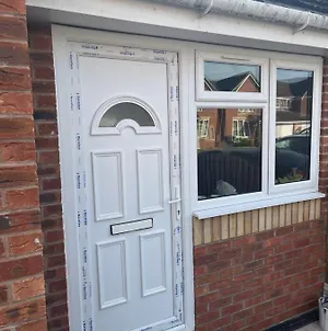 Self Contained Room, En-Suite With Separate Lockable Front Door, Located In An Exclusive Area Wednesbury Exterior photo