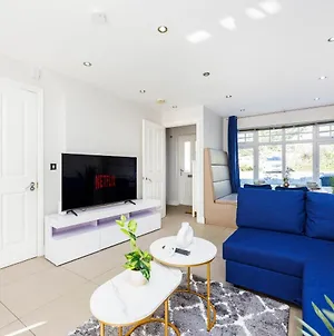 Offers Families Contractors Business Sleeps 9 Villa Hillingdon Exterior photo