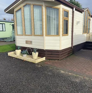 7 Rannoch Row, Lovely Holiday Static Caravan For Dogs & Their Owners. Forfar Exterior photo