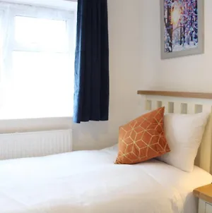 Stunning 3 Bedrooms Flat In Harlow, Essex Exterior photo