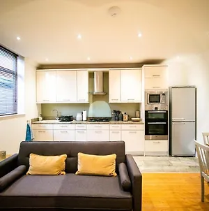 Stay With Serena Homes , One Bedroom Apartment Purley Exterior photo