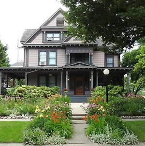Champaign Garden Inn Exterior photo