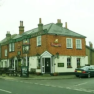 The Coach And Horses Hotel Chertsey Exterior photo