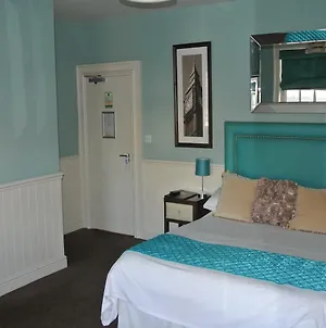 The Blue Boar Hotel Theydon Bois Room photo