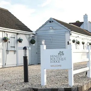 Henley Boutique Lodge Exterior photo