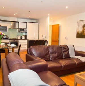 City 3 Bedroom Ensuited Apartment With Parking Dublin Exterior photo